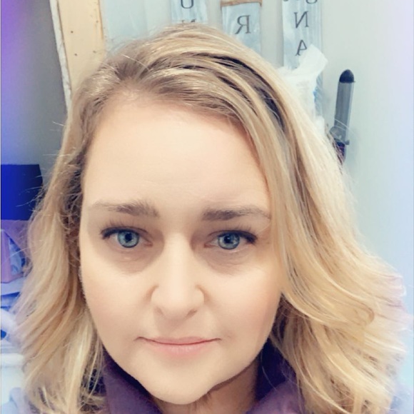 Meet your Posher, Kerri - Picture 2 of 2